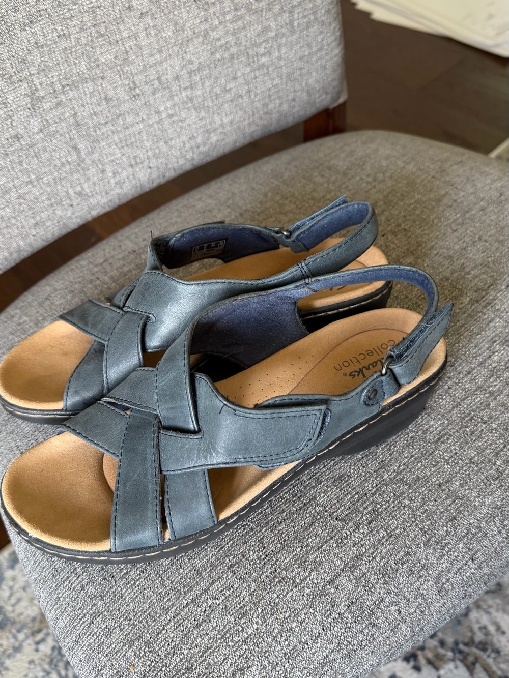 Clarks Women's Teal Leather Cross-Strap Slingback Sandals sz 8 GUC